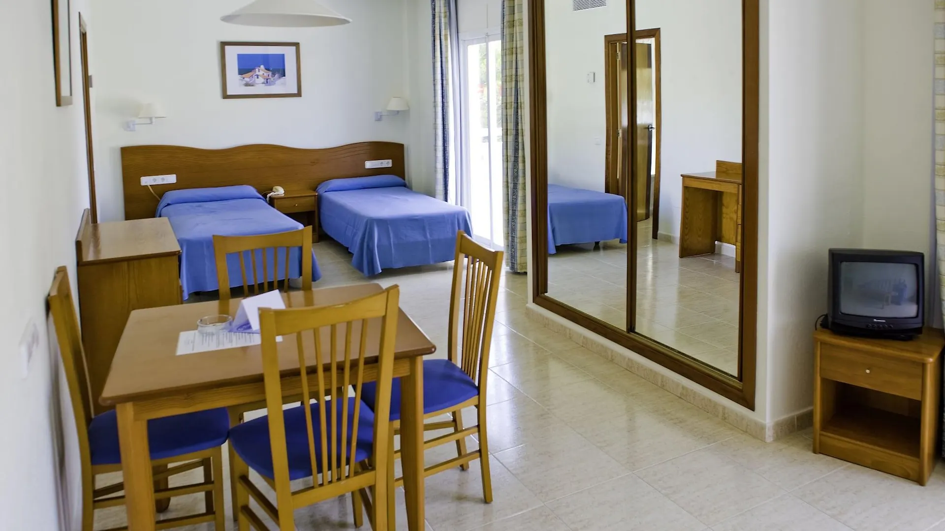 Hotel El Pinar Cala Llonga  Aparthotel