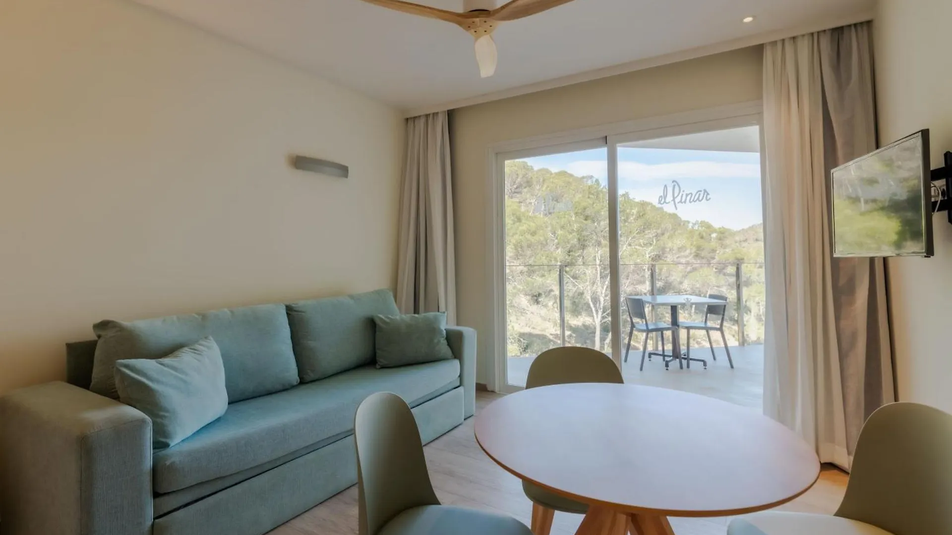 Hotel El Pinar Cala Llonga  Aparthotel Cala Llonga (Ibiza)