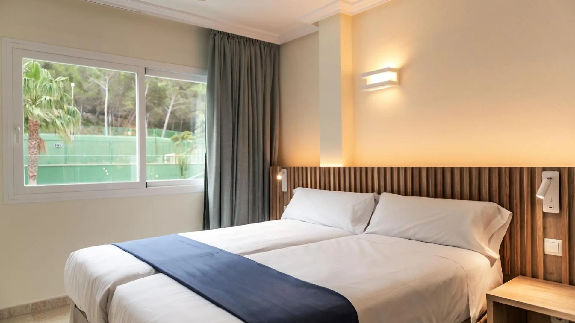 Hotel El Pinar Cala Llonga  Aparthotel Cala Llonga (Ibiza)