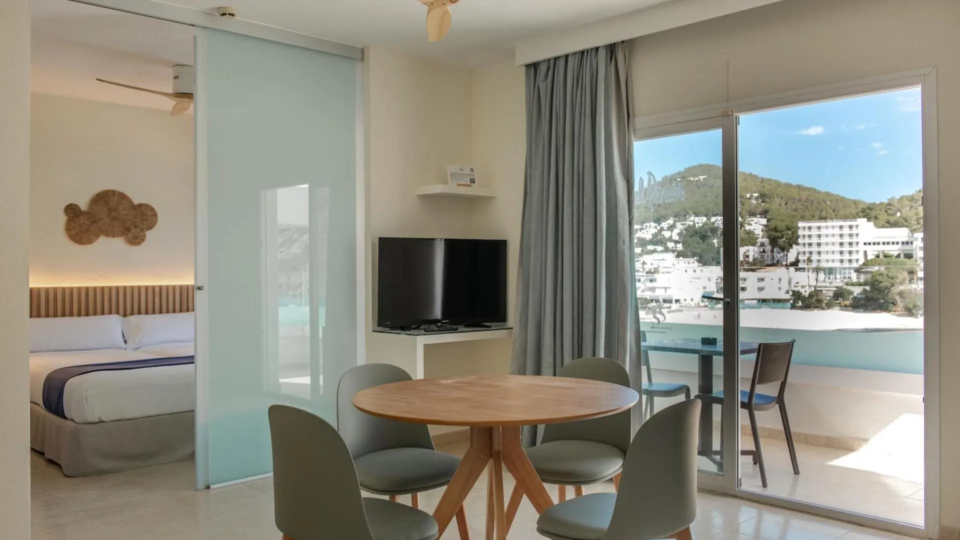 Hotel El Pinar Cala Llonga  Aparthotel