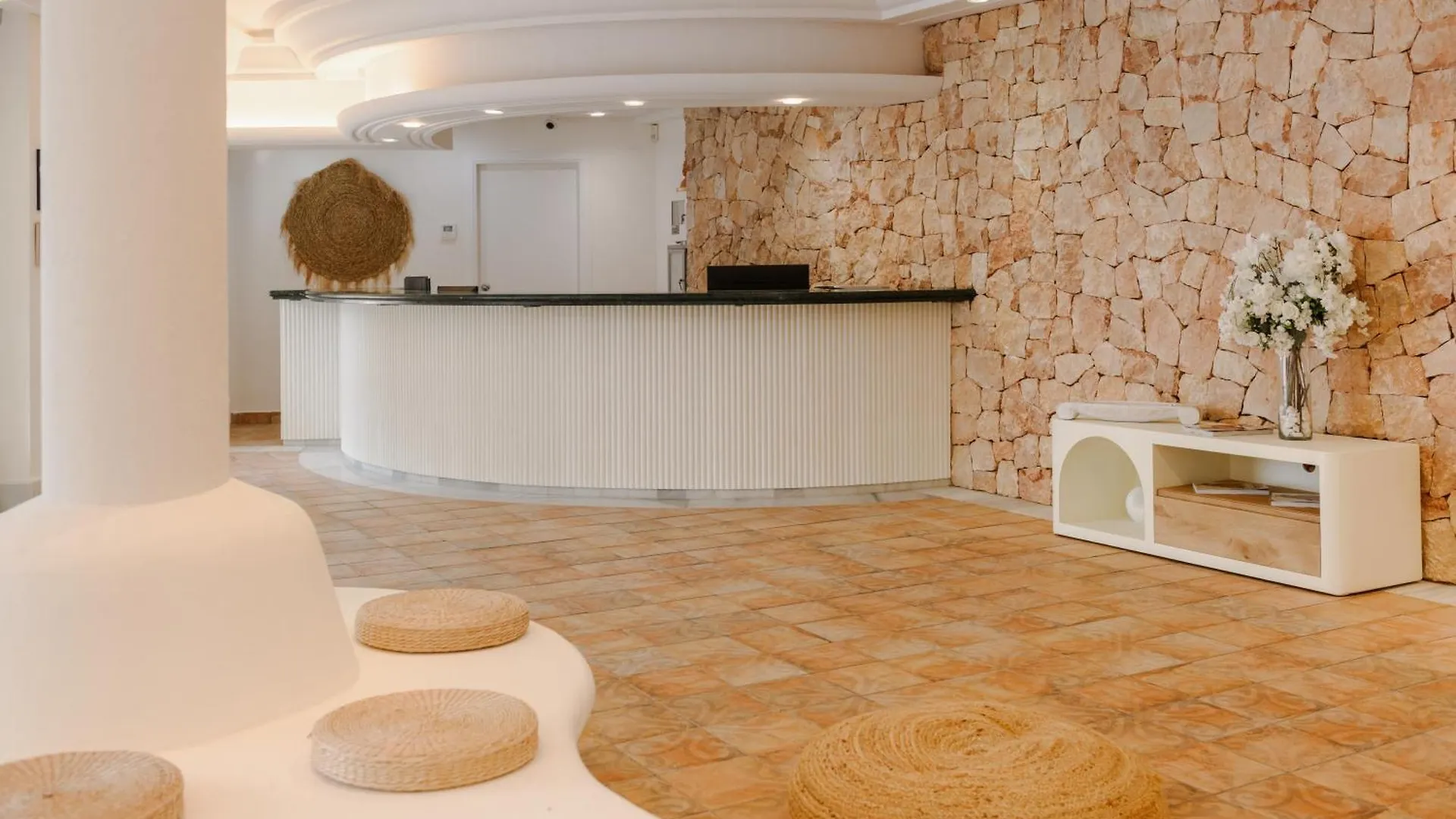 Hotel El Pinar Cala Llonga  3*, Cala Llonga (Ibiza)